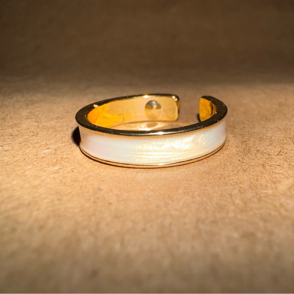 Elegant Gold and White Women's Ring